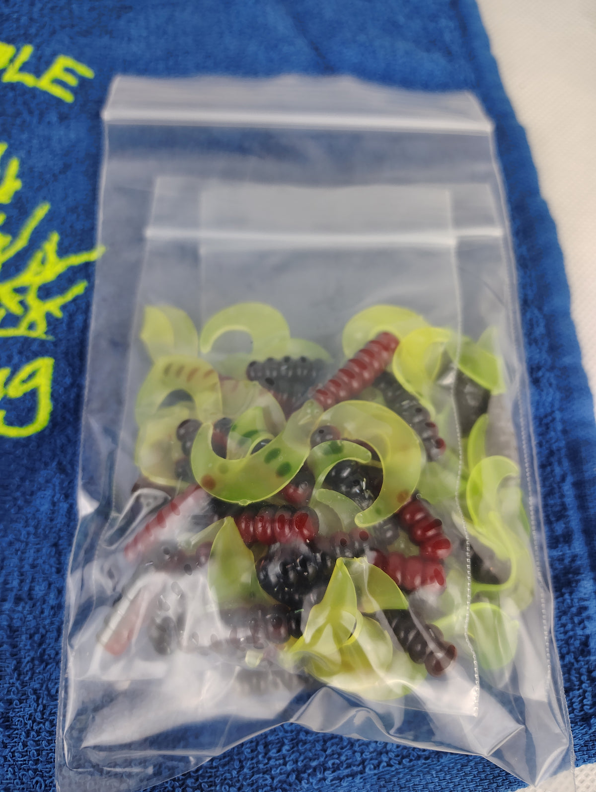 Cam's 2"(HOLOGRAM FLAKE) RED BLACK & CHARTREUSE/BLACK & CHARTREUSE 100pc (SPLIT SET) Curly Tail Crappie Soft Jigs [A Cam's Exclusive
