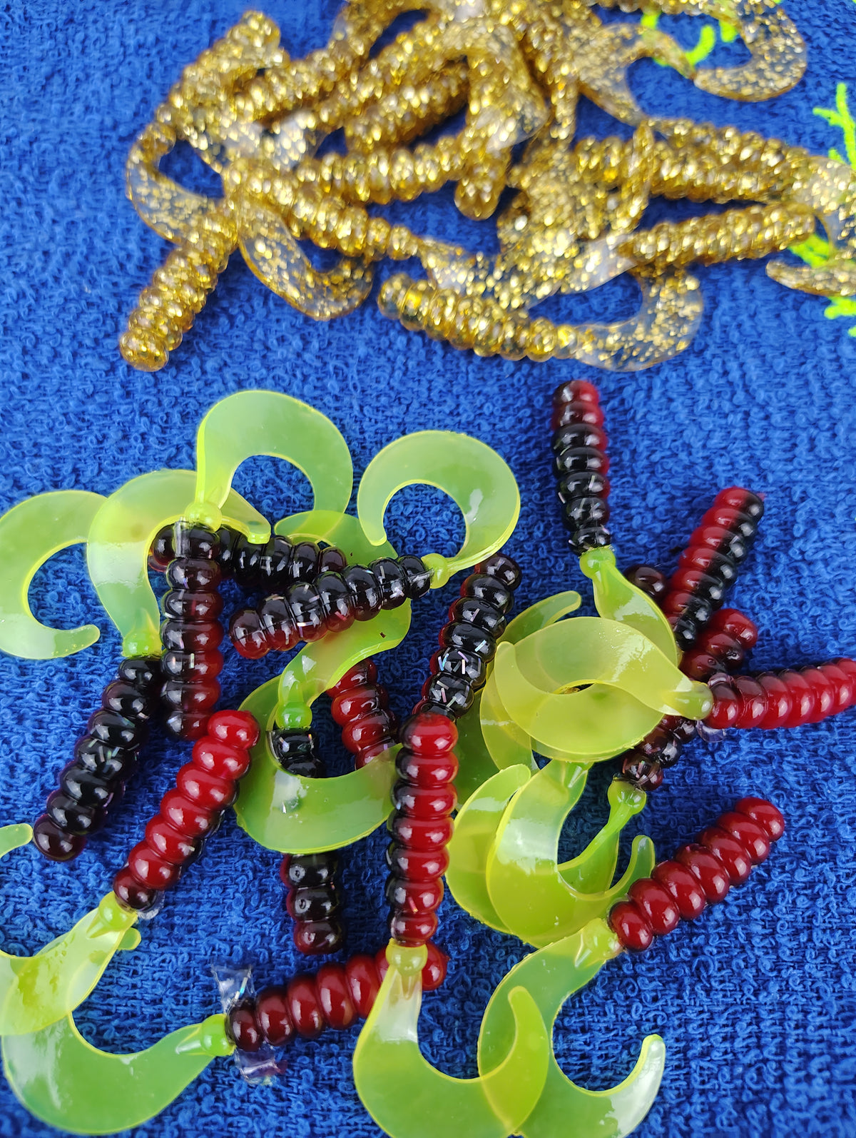 Cam's 2"(HOLOGRAM FLAKE) MR OCTOBER GOLD/RED BLACK & CHARTREUSE 100pc (SPLIT SET) Curly Tail Crappie Soft Jigs [A Cam's Exclusive