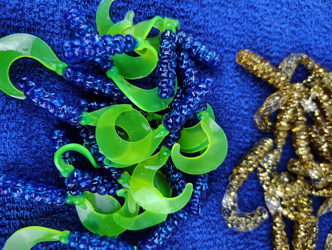 Cam's 2"(HOLOGRAM FLAKE) MR OCTOBER GOLD/FIREBALL BLUE 100pc (SPLIT SET) Curly Tail Crappie Soft Jigs [A Cam's Exclusive