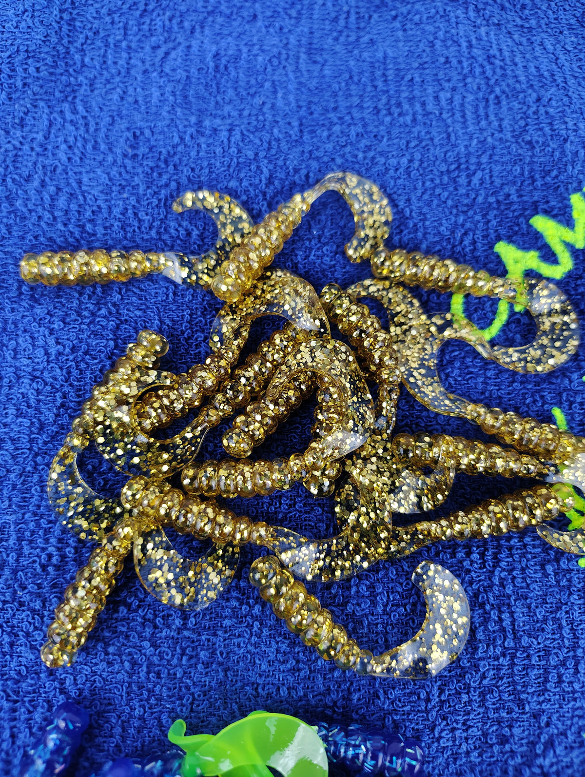 Cam's 2"(HOLOGRAM FLAKE) MR OCTOBER GOLD/FIREBALL BLUE 100pc (SPLIT SET) Curly Tail Crappie Soft Jigs [A Cam's Exclusive