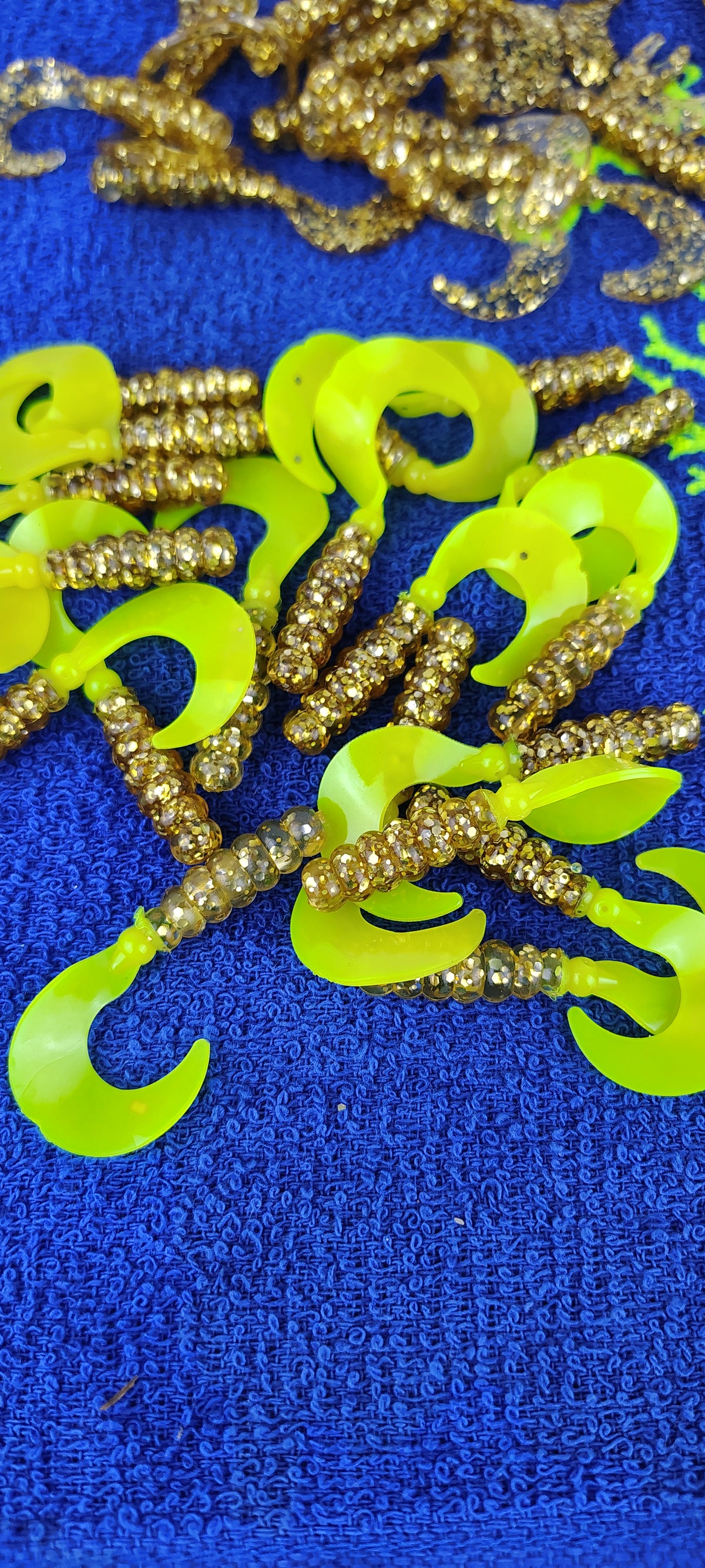 Cam's 2"(HOLOGRAM FLAKE) MR OCTOBER GOLD/GOLDFINGER SUNSHINE TAIL 100pc (SPLIT SET) Curly Tail Crappie Soft Jigs [A Cam's Exclusive]