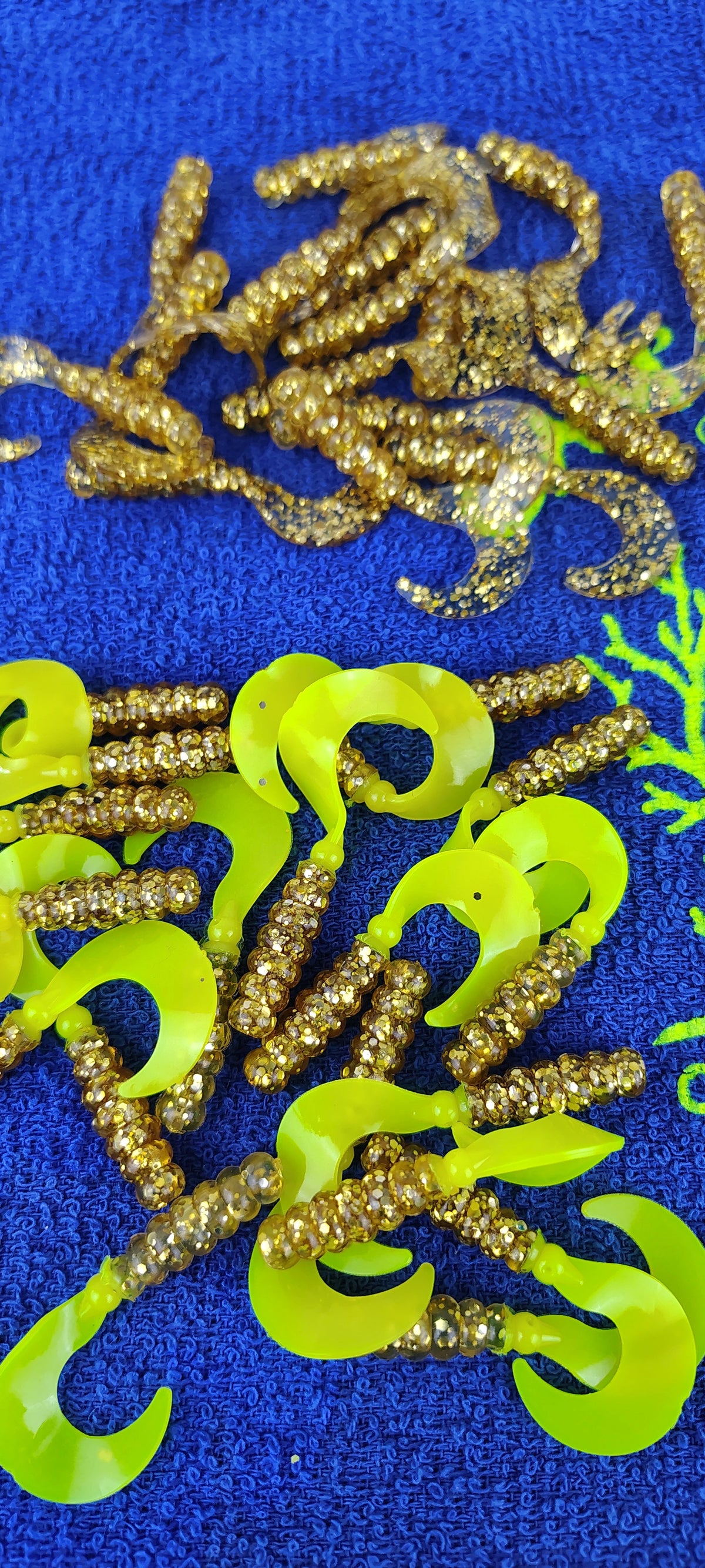 Cam's 2"(HOLOGRAM FLAKE) MR OCTOBER GOLD/GOLDFINGER SUNSHINE TAIL 100pc (SPLIT SET) Curly Tail Crappie Soft Jigs [A Cam's Exclusive]