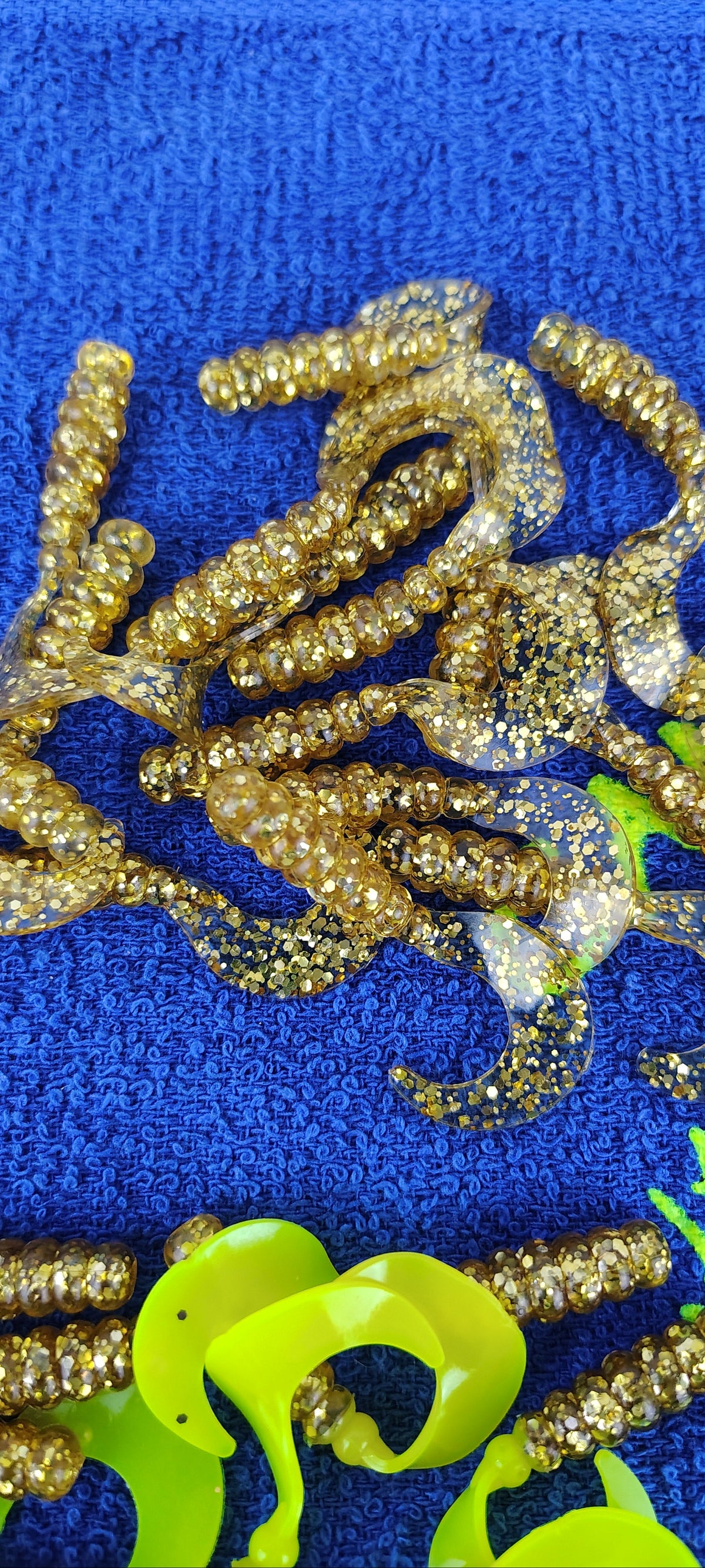 Cam's 2"(HOLOGRAM FLAKE) MR OCTOBER GOLD/GOLDFINGER SUNSHINE TAIL 100pc (SPLIT SET) Curly Tail Crappie Soft Jigs [A Cam's Exclusive]