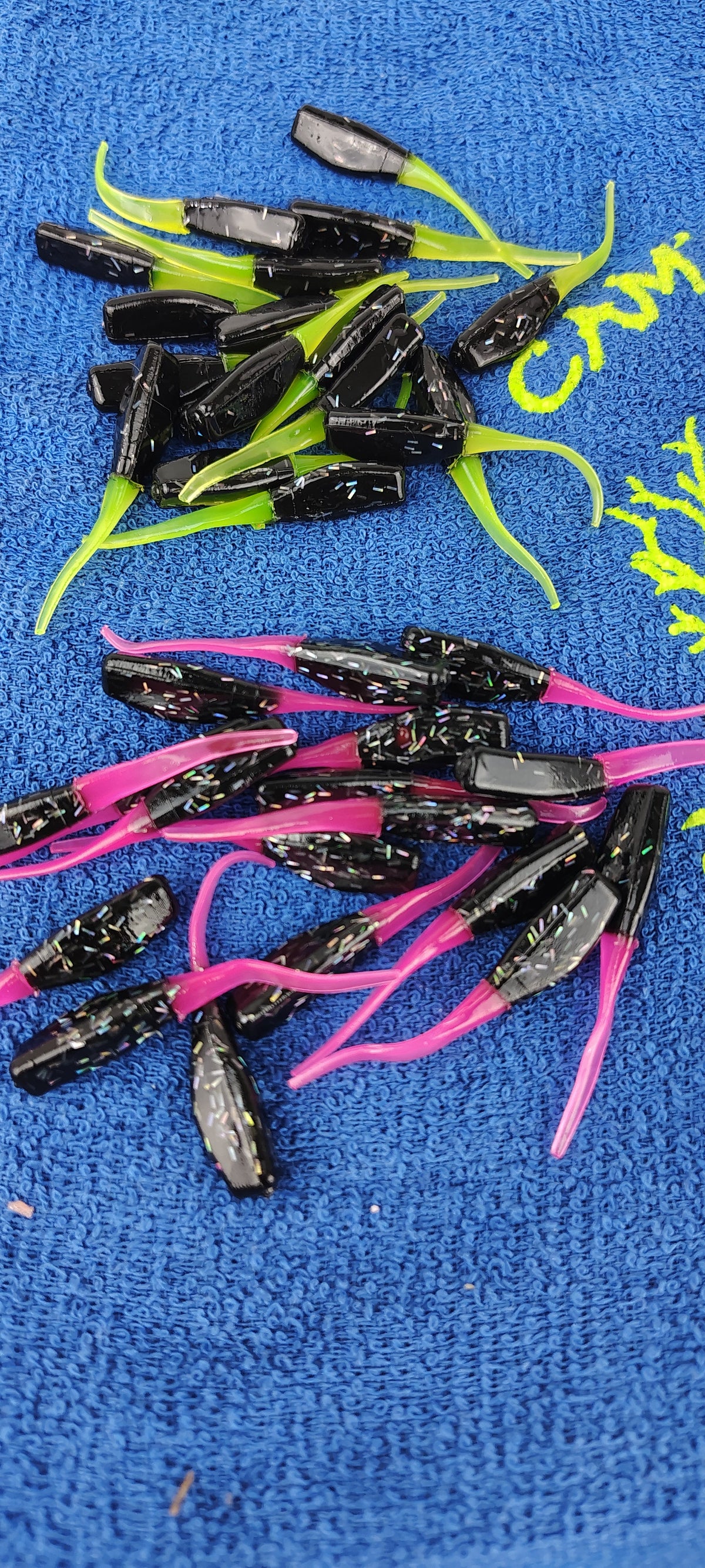 Cam's 2"(HOLOGRAM FLAKE) BLACK & CHARTREUSE/FIRETAIL BLAZE STINGER SHAD 100pc (SPLIT SET) Crappie Soft Jigs [A Cam's Exclusive