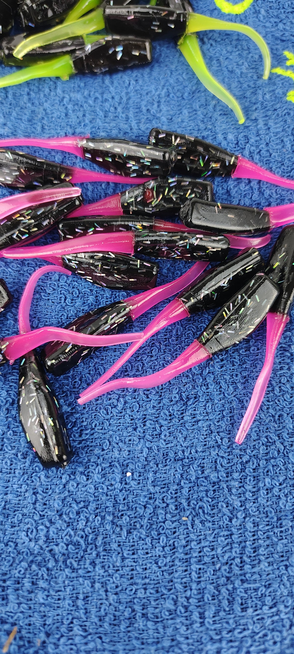 Cam's 2"(HOLOGRAM FLAKE) BLACK & CHARTREUSE/FIRETAIL BLAZE STINGER SHAD 100pc (SPLIT SET) Crappie Soft Jigs [A Cam's Exclusive