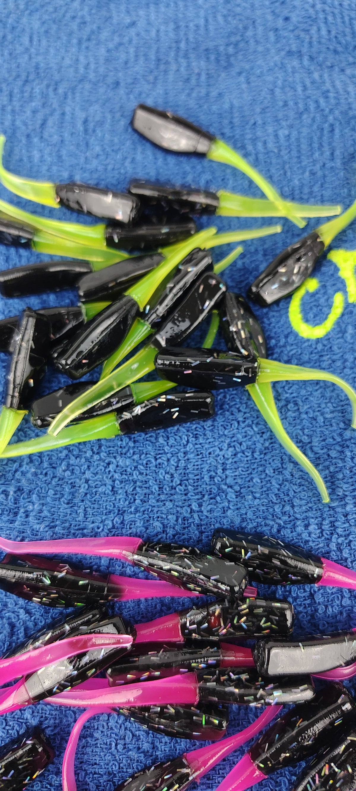 Cam's 2"(HOLOGRAM FLAKE) BLACK & CHARTREUSE/FIRETAIL BLAZE STINGER SHAD 100pc (SPLIT SET) Crappie Soft Jigs [A Cam's Exclusive