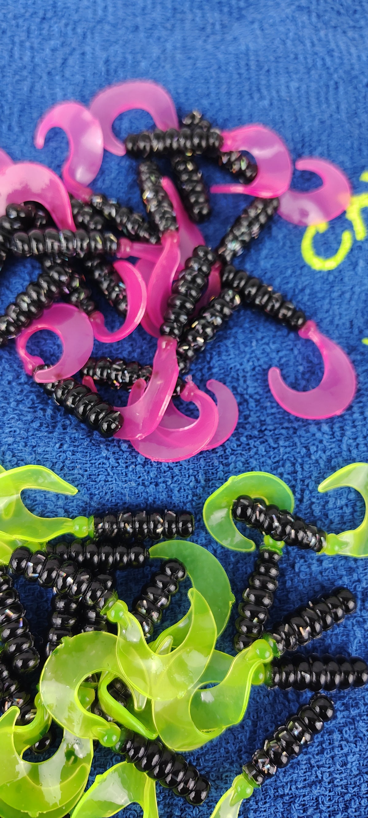 Cam's 2"(HOLOGRAM FLAKE) BLACK & CHARTREUSE/ FIRETAIL BLAZE 100pc (SPLIT SET) Curly Tail Crappie Soft Jigs [A Cam's Exclusive]