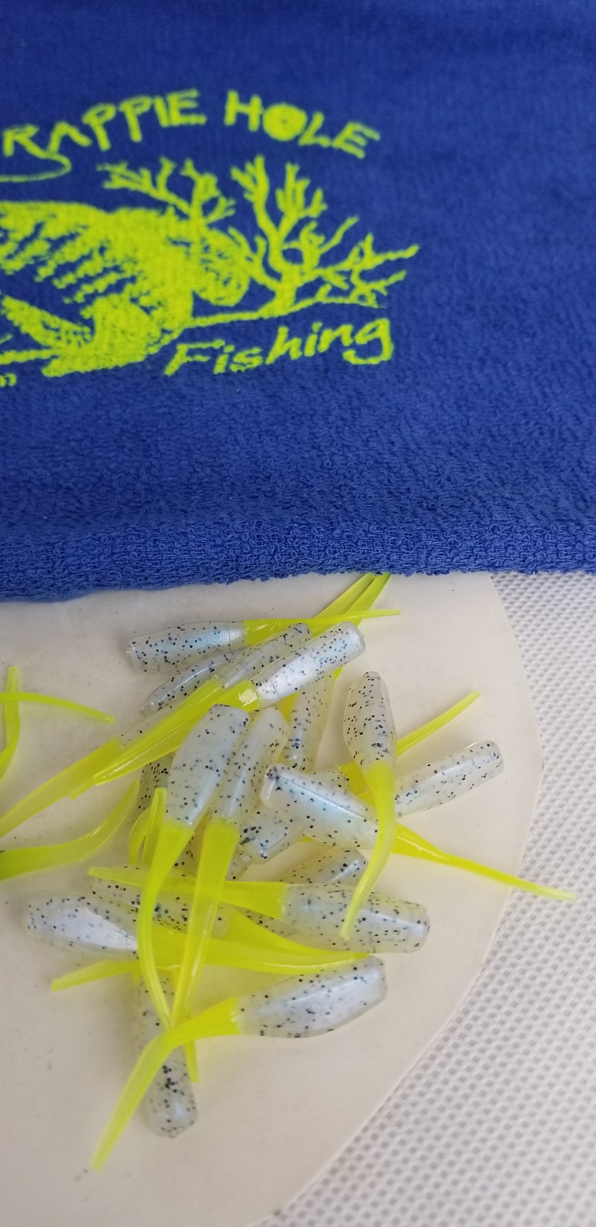 Cam's 2"(HOLOGRAM FLAKE) BLACK & CHARTREUSE/MONKEY MILK & CHARTREUSE 100pc (SPLIT SET) Stinger Shad Crappie Soft Jigs [A Cam's Exclusive]