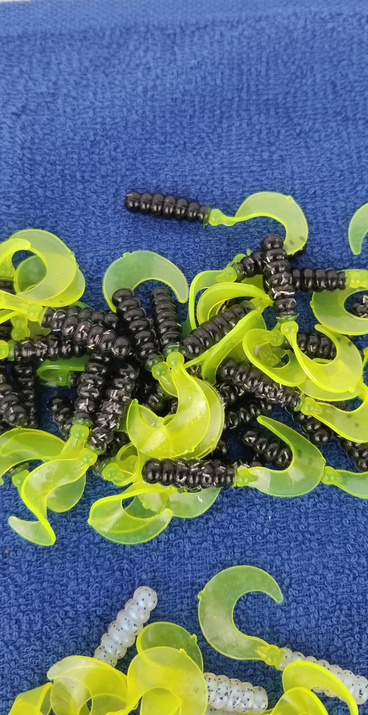 Cam's 2"(HOLOGRAM FLAKE) BLACK & CHARTREUSE/MONKEY MILK & CHARTREUSE 100pc (SPLIT SET) Curly Tail Crappie Soft Jigs [A Cam's Exclusive]