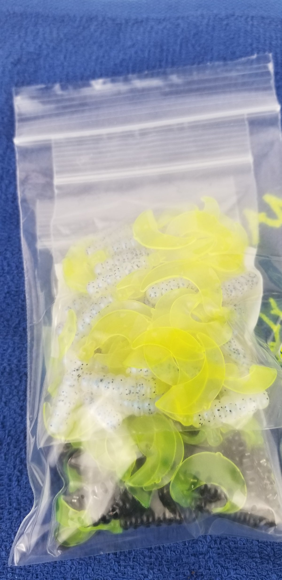 Cam's 2"(HOLOGRAM FLAKE) BLACK & CHARTREUSE/MONKEY MILK & CHARTREUSE 100pc (SPLIT SET) Curly Tail Crappie Soft Jigs [A Cam's Exclusive]